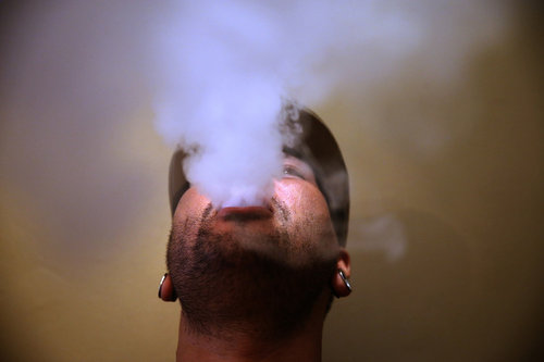 Dym papierosowy zwiększa tempo namnażania bakterii.jpg