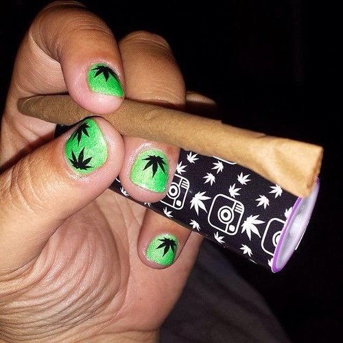 Awesome-Weed-Nail-Design.jpg