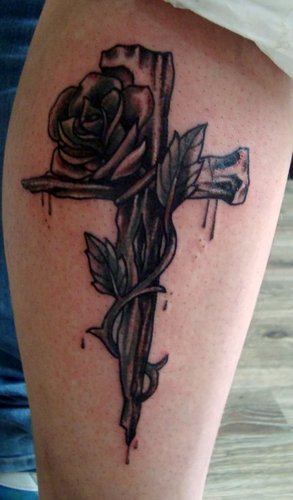 tatuatori-viterbo-wobba-jack-studio-tattoo-croce-e-rosa.jpg