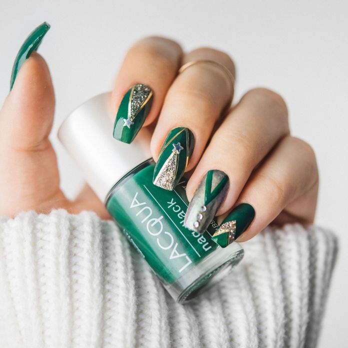 Green_Gold-Christmas-Nails-696x696.jpg